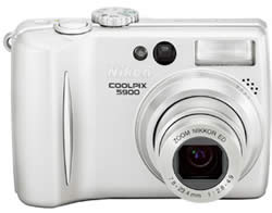 Nikon Coolpix 5900