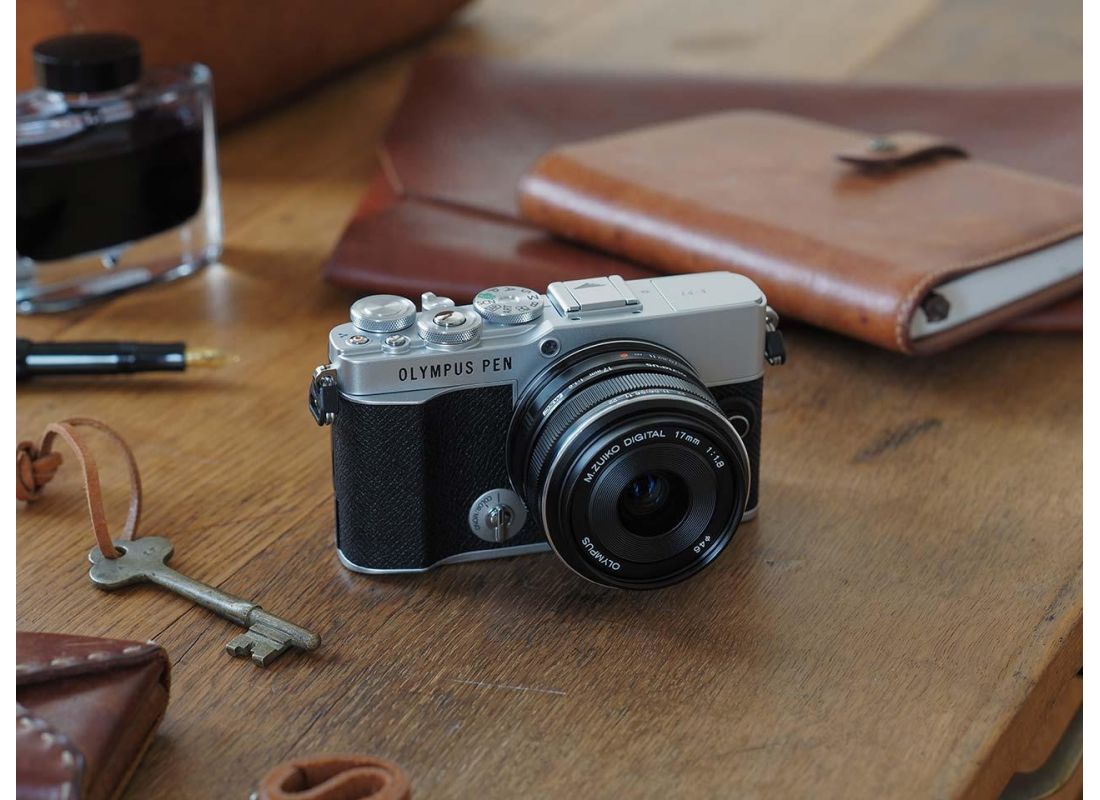 Olympus PEN E-P7 Mirrorless Camera Offers Classic Design and