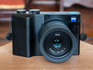 zeiss camera zx1