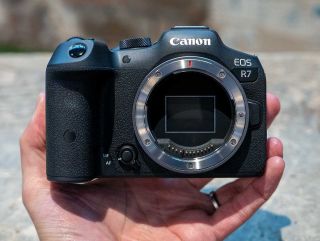 Introducing the EOS R7(Canon Official) 