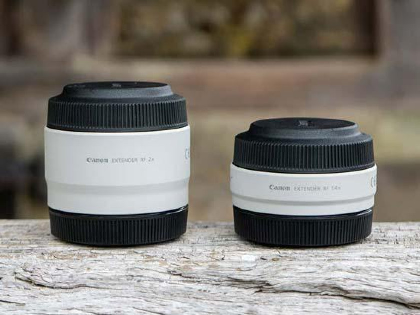 canon_extender_rf_1_4x_2x_hand