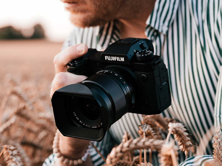 Fujifilm X-H2 Offers 40 Megapixels and 8K/30P Video Fujifilm X-H2 Offers 40 Megapixels and 8K/30P Video