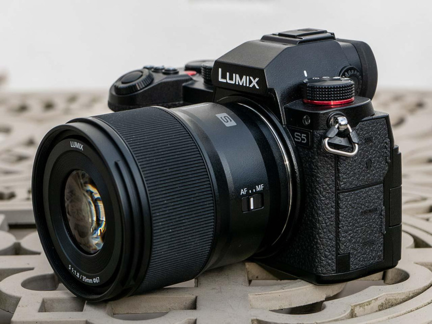 商品画像：Panasonic LUMIX S Series 35mm F1.8 L-Mount Lens - S-S35 2
