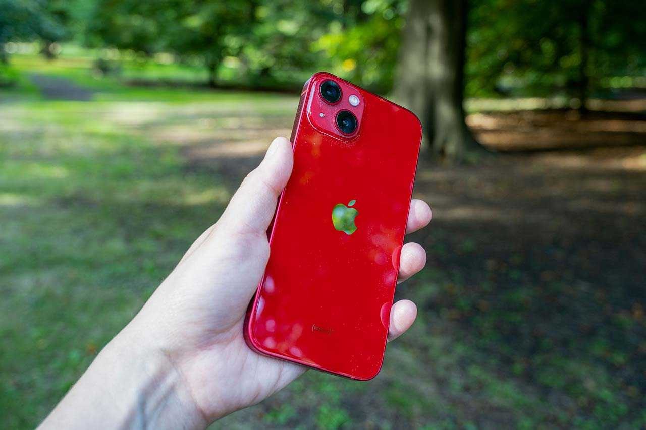 iPhone 13 Pro case on an iPhone 12 Pro shows a huge size