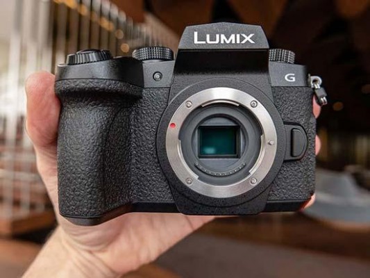 Panasonic Lumix G90 Hands-on Photos