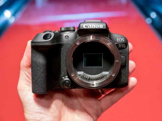 Canon EOS R10 Hands-on Photos