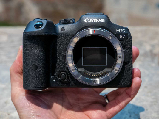 Canon EOS R7 Hands-on Photos