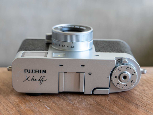 Fujifilm X half Review